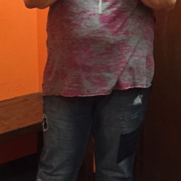 Ladies size 3X top. Peekaboo sleeves. - Picture 10 of 11